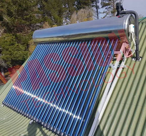 Il sistema a acqua caldo indiretto di energia solare del ciclo, tetto ha montato i tubi solari dello scaldabagno