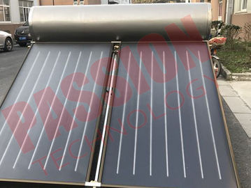 Collegamento diretto della spina dello scaldabagno solare termico domestico con il collettore 2